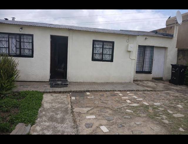 2 BEDROOM HOUSE FOR SALE IN ORLANDO WEST